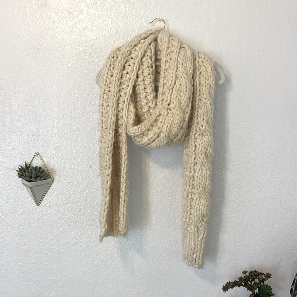 Abercrombie & Fitch long super soft knit scarf